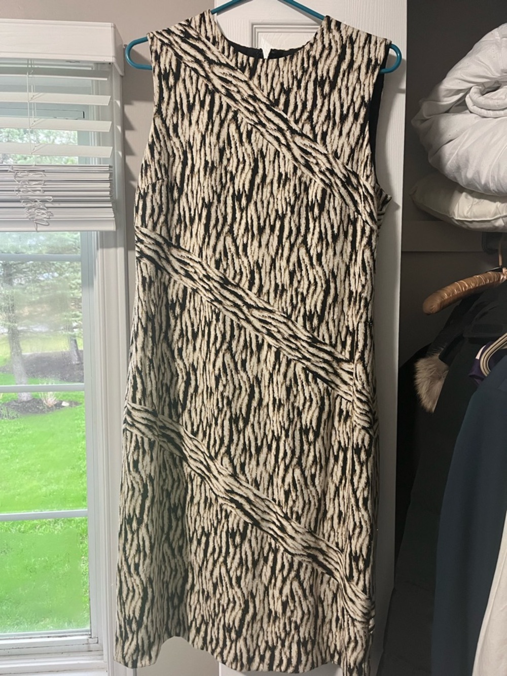 Anne Klein Black and Cream Sleeveless Midi Shift Dress